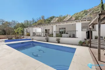 3 bedroom House for Sale in Estepona