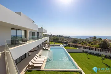 7 bedroom House for Sale in Benalmadena