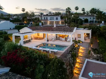 4 bedroom House for Sale in Nueva Andalucía