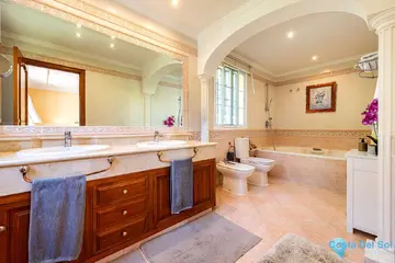 5 bedroom House for Sale in Nueva Andalucía-44301