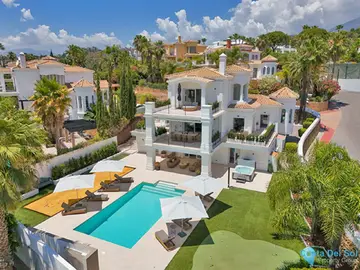6 bedroom House for Sale in Nueva Andalucía