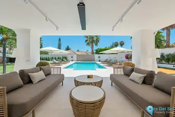 6 bedroom House for Sale in Nueva Andalucía-44430