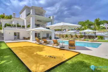 6 bedroom House for Sale in Nueva Andalucía-44432