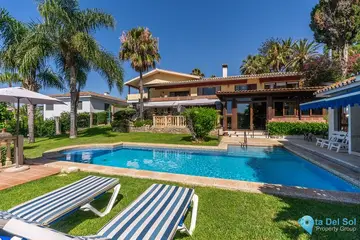 6 bedroom House for Sale in Marbesa
