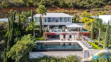 6 bedroom House for Sale in Elviria