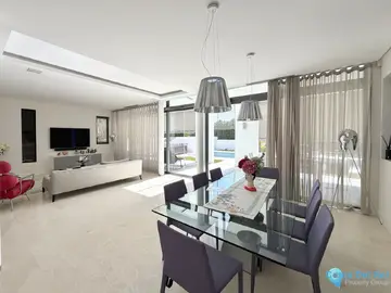 3 bedroom House for Sale in Nueva Andalucía-44595