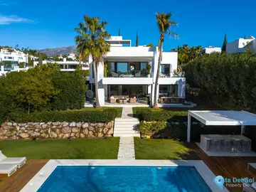6 bedroom House for Sale in Nueva Andalucía
