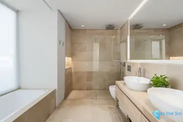 6 bedroom House for Sale in Nueva Andalucía-44631
