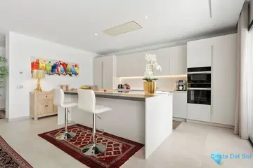 5 bedroom House for Sale in Nueva Andalucía-44710