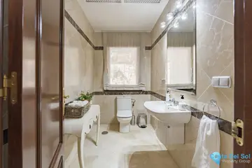 6 bedroom House for Sale in Nueva Andalucía-44918