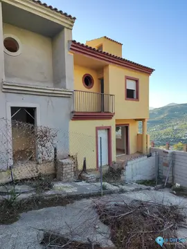 3 bedroom House for Sale in Alcaucín