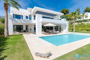 6 bedroom House for Sale in Nueva Andalucía