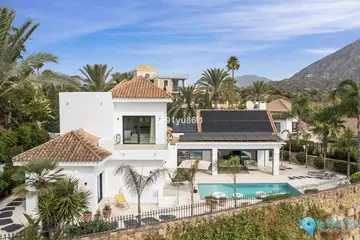 4 bedroom House for Sale in The Golden Mile