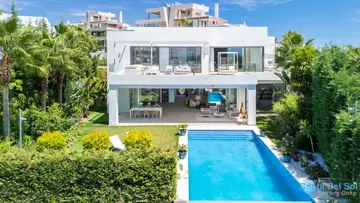 5 bedroom House for Sale in Cabopino