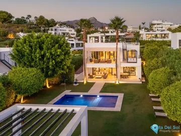 6 bedroom House for Sale in Nueva Andalucía-45307