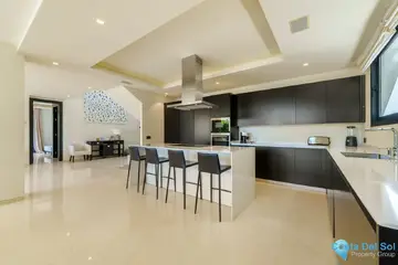6 bedroom House for Sale in Nueva Andalucía-45308