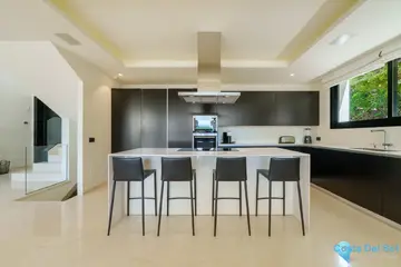 6 bedroom House for Sale in Nueva Andalucía-45310