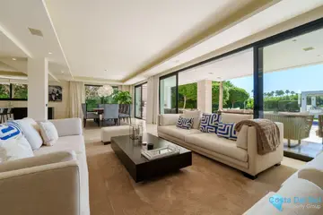 6 bedroom House for Sale in Nueva Andalucía-45312