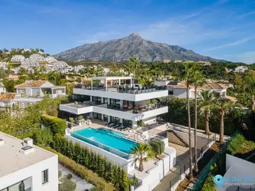 5 bedroom House for Sale in Nueva Andalucía-45359