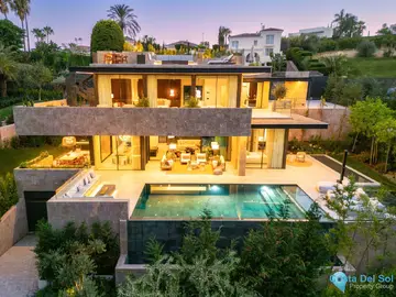 5 bedroom House for Sale in Nueva Andalucía
