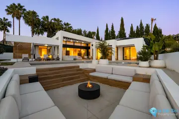 6 bedroom House for Sale in Nueva Andalucía