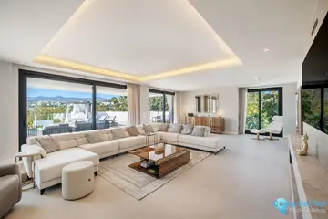 6 bedroom House for Sale in El Paraiso-45550