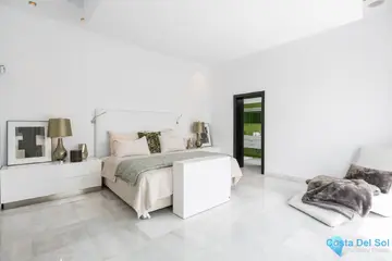 5 bedroom House for Sale in Nueva Andalucía-45720