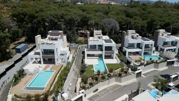 4 bedroom House for Sale in The Golden Mile