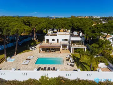 8 bedroom House for Sale in Artola-46080