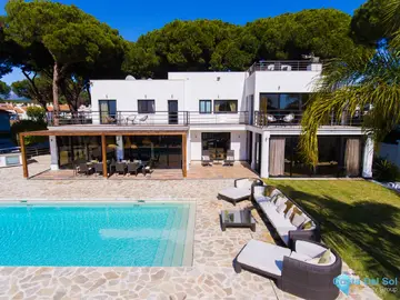 8 bedroom House for Sale in Artola-46083