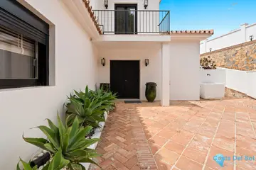 5 bedroom House for Sale in El Paraiso-46113