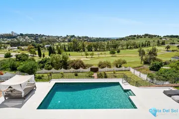5 bedroom House for Sale in El Paraiso-46100