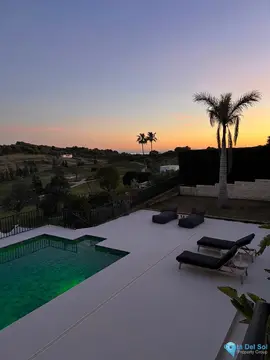 5 bedroom House for Sale in El Paraiso-46102