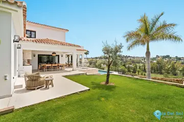 5 bedroom House for Sale in El Paraiso-46106