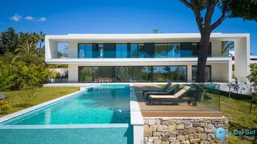 6 bedroom House for Sale in Marbesa