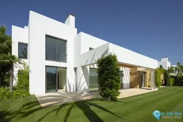 5 bedroom House for Sale in Casares-46161