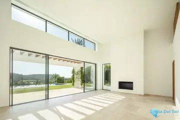 5 bedroom House for Sale in Casares-46168