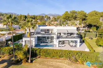 4 bedroom House for Sale in Los Monteros
