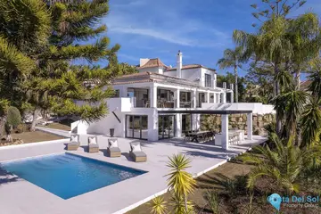 5 bedroom House for Sale in El Paraiso-46419