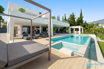5 bedroom House for Sale in Nueva Andalucía-46526