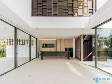 4 bedroom House for Sale in Nueva Andalucía-46604