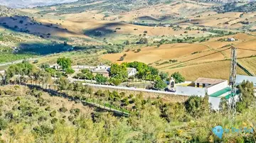 6 bedroom House for Sale in Casarabonela
