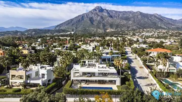 5 bedroom House for Sale in The Golden Mile