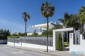 5 bedroom House for Sale in The Golden Mile-47600