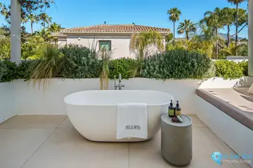 4 bedroom House for Sale in Nueva Andalucía-47610