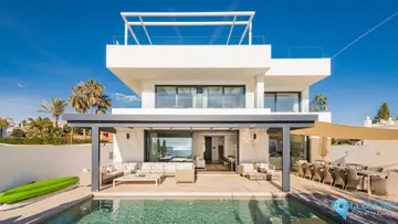 6 bedroom House for Sale in Costabella