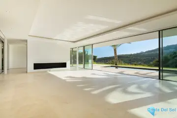 5 bedroom House for Sale in Casares-47875