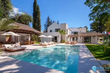 5 bedroom House for Sale in Nueva Andalucía