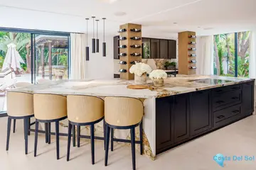 5 bedroom House for Sale in Nueva Andalucía-48291