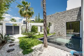 5 bedroom House for Sale in The Golden Mile-48385